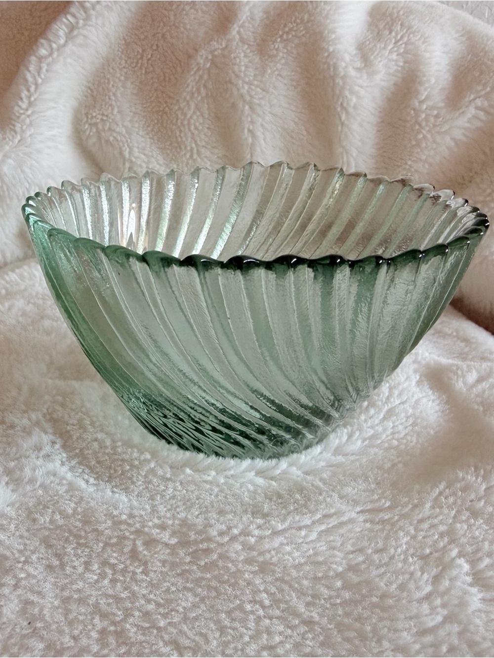 Vintage Seafoam Green Ribbed Swirl Glass Bowl - Scalloped Edge MCM Decor